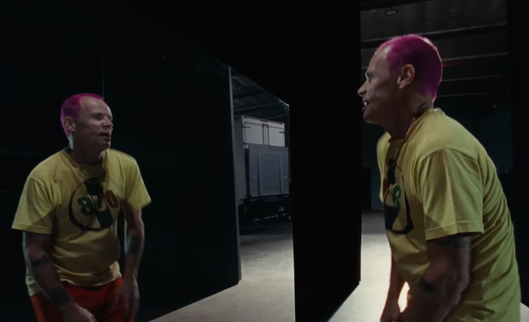 Flea estrena su nuevo single «A Plea» acompañado de un vídeo dirigido por su hija Clara Balzary