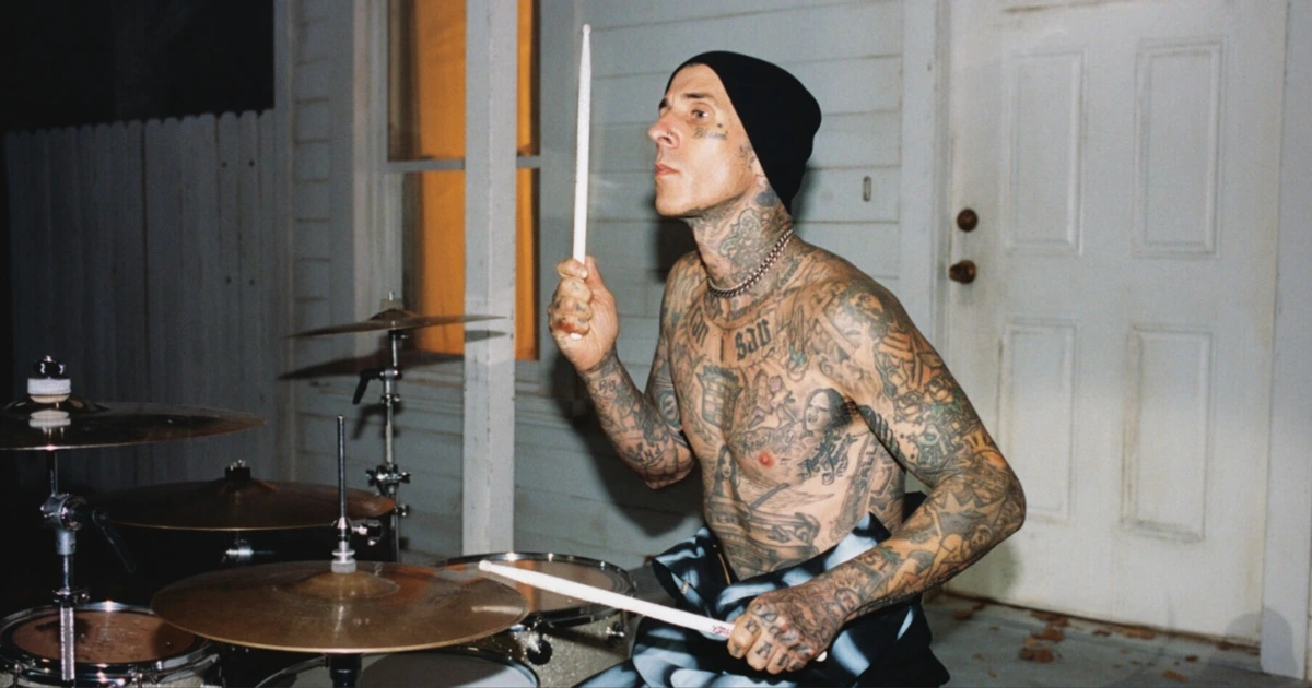 Travis Barker anuncia el documental Louder Than Fear