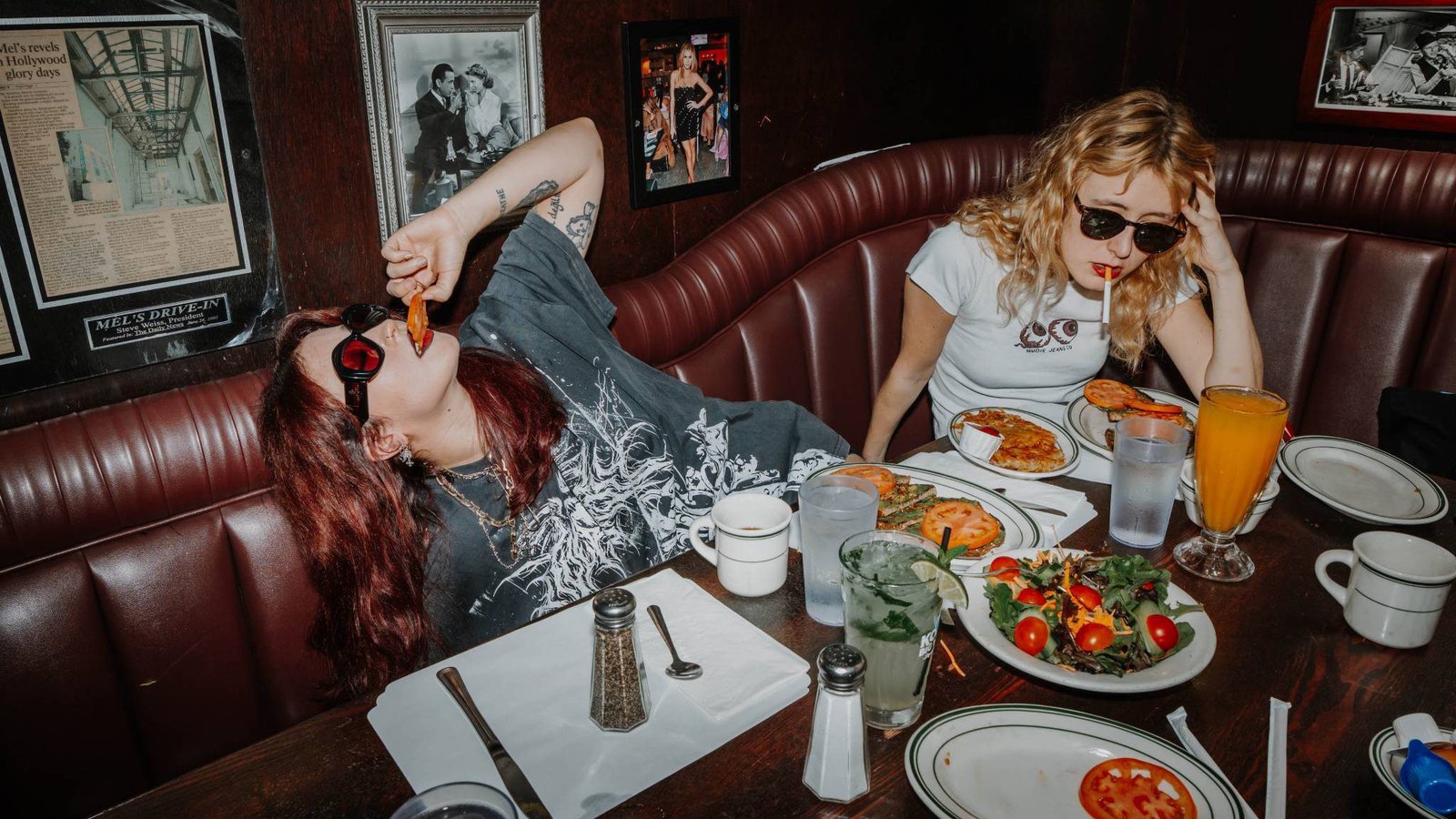 Lambrini Girls estrenan The Basement y Spilt, dos caras opuestas de su nuevo disco