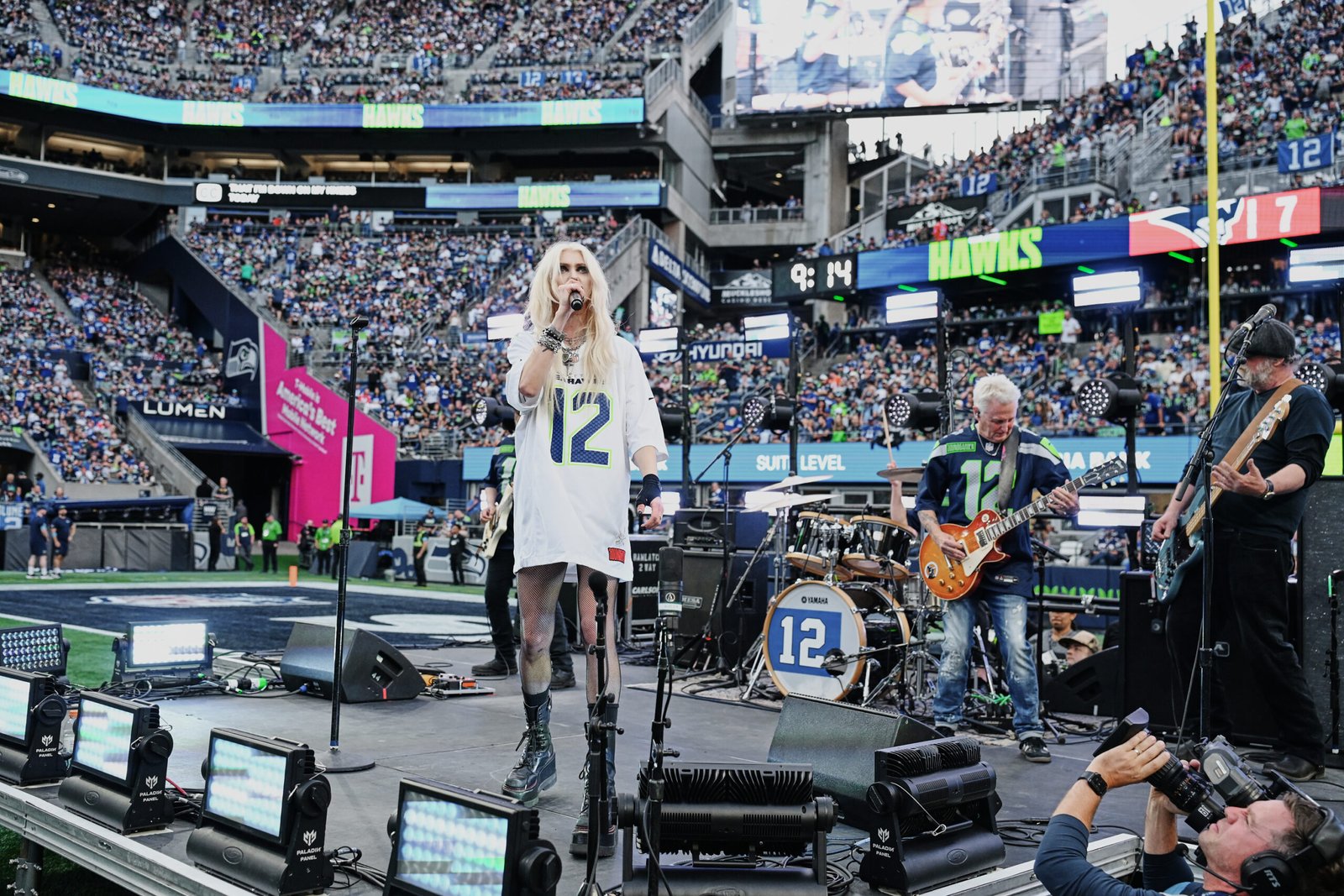 The Pretty Reckless reclutan a Dave Grohl y Pat Smear para una nueva versión de «About You» The Pretty Reckless reclutan a Dave Grohl y Pat Smear para una nueva versión de «About You»